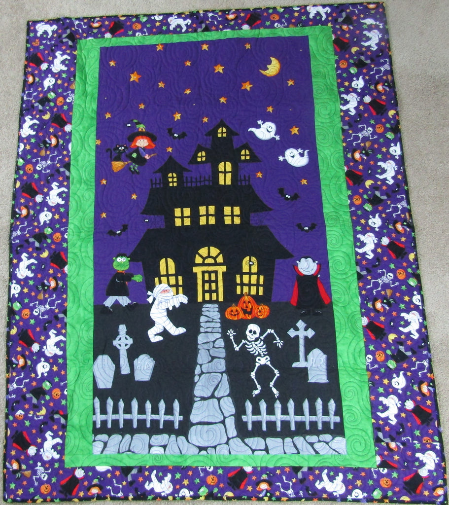 Haunted House 36"x47" w/ Bonus Bag